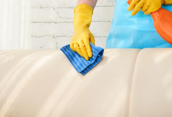 Come mantenere il tuo divano come nuovo