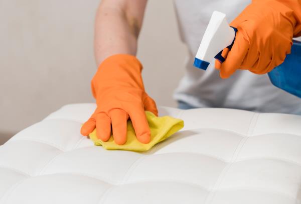 Consigli per la Manutenzione del Divano